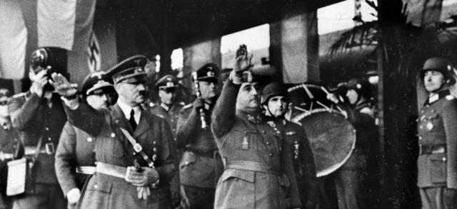 Hitler apoya el alzamiento