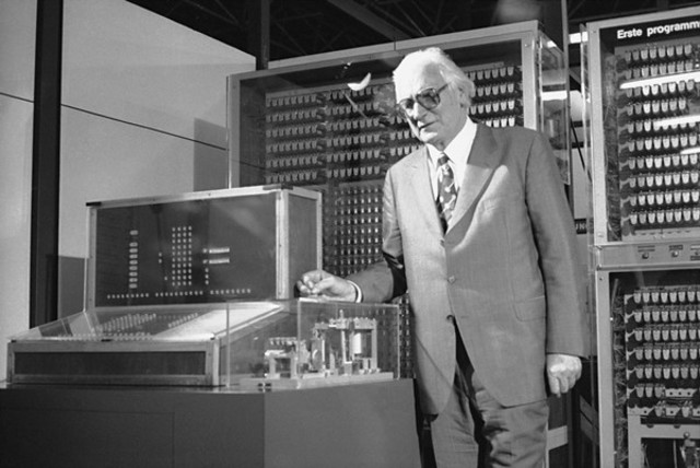El ingeniero alemán Konrad Zuse (1910- 1995).construyó la primera computadora electromecánica