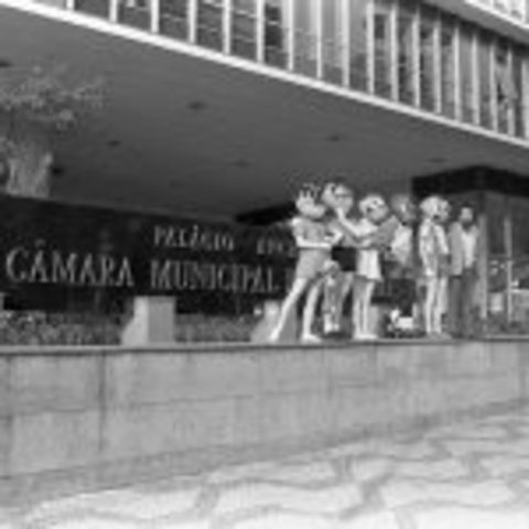 Premiado com a medalha de ouro “Honra ao mérito artístico à Mônica”