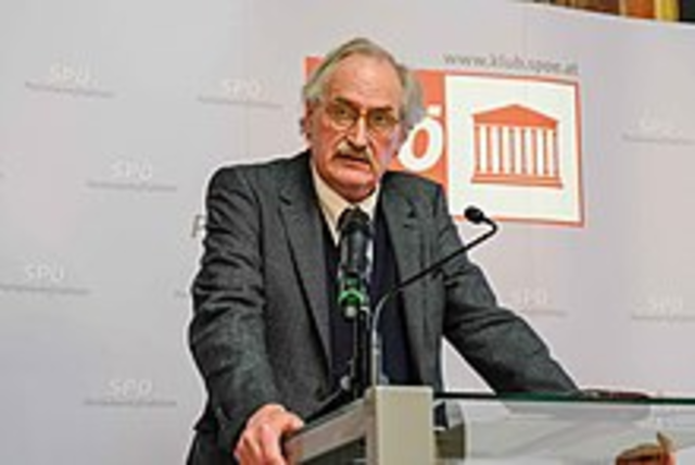 Axel Honneth (1949-  a la fecha )- sociocrítica