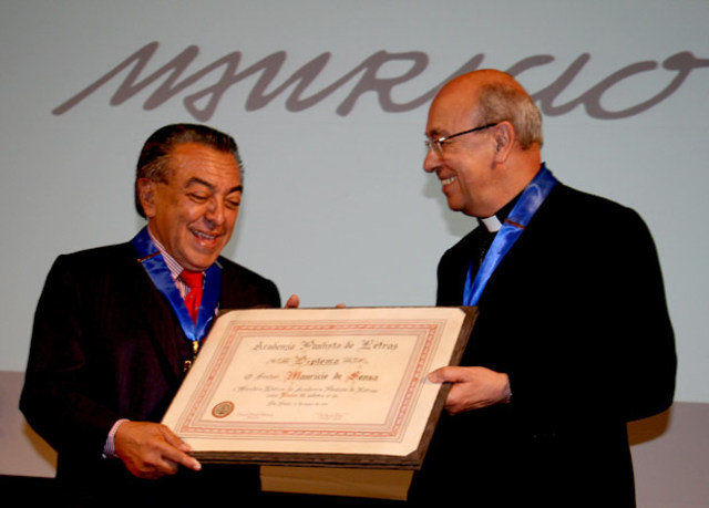 Tomou posse da cadeira nº 24 na Academia Paulista de Letras