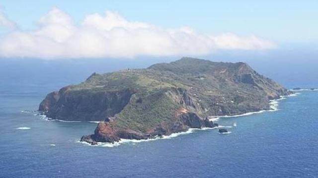 Las islas Pitcairn, en la Polinesia, se convierten en el primer territorio del mundo en reconocer  el sufragio femenino.