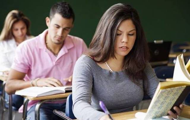 ya hay más mujeres con estudios universitarios que hombres en España