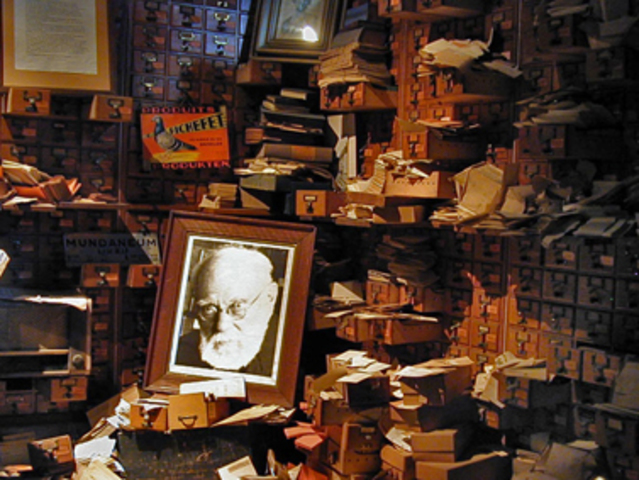 Formación del Instituto Internacional de Bibliografía.