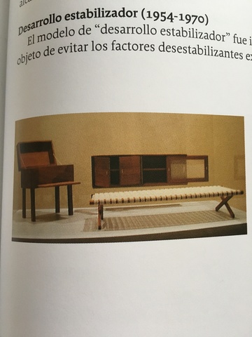 Muebles para casa campesina. Diseño: X. Guerrero. Premio en el concurso “Organic Desing”. Museo de Arte Moderno. Nueva York, 1952.