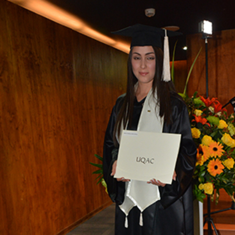 Obtener el título de licenciada en pedagogía infantil.