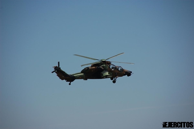 Helicoptero desconocido e invasión del pueblo