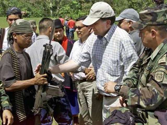 Desmovilización de 594 paramilitares. Sentimiento de impunidad