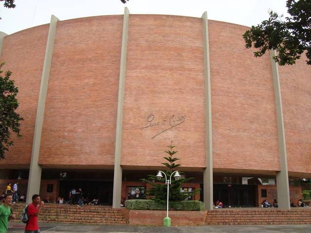 Auditorio Luis A. Calvo
