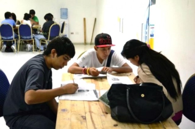 CLASES A MIS COMPAÑEROS