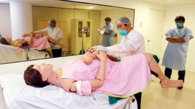 Médicos se interesaron por la obstetricia