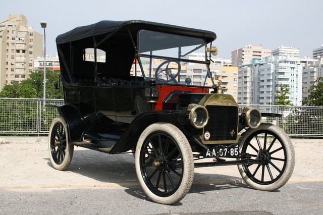 Primer vehículo de serie con neumáticos de aire