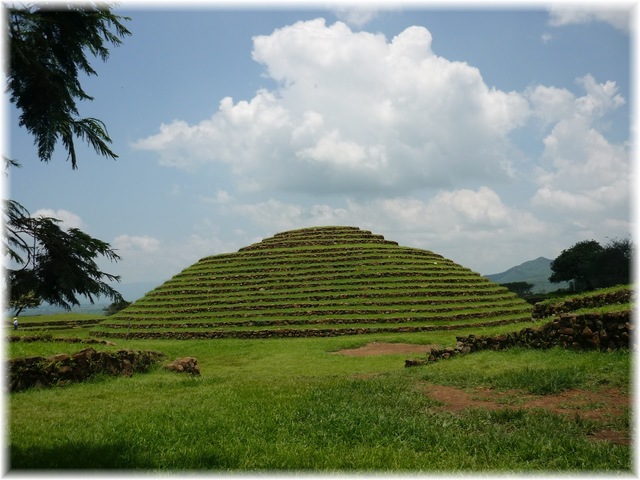Teuchtitlán y las pirámides circulares escalonadas