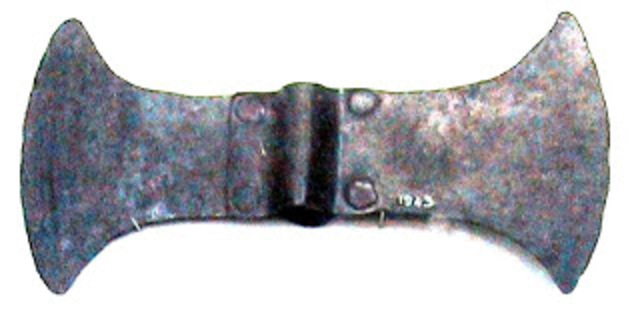 Doble hacha de bronce, Civilización Minoica
