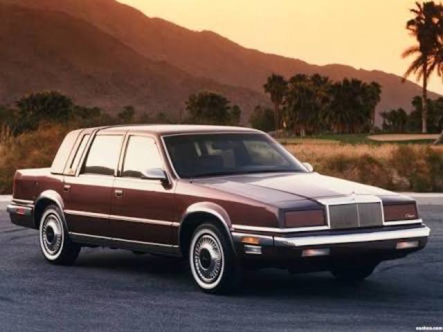El Chrysler New Yorker fue el primer automóvil americano con "Air Bag" como equipamiento estándar