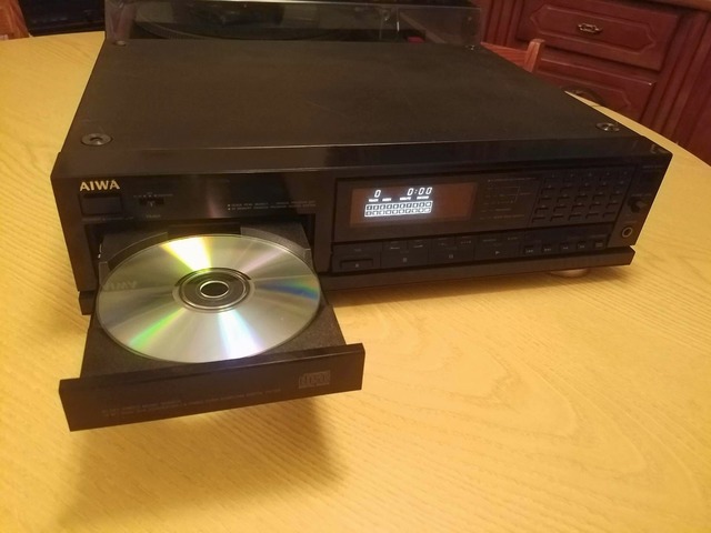 Se introduce la tecnología de sonido multicanal.