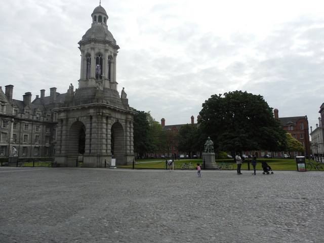 Edad Moderna: College of the Holy and Undivided Trinity of Queen Elizabeth near Dublin