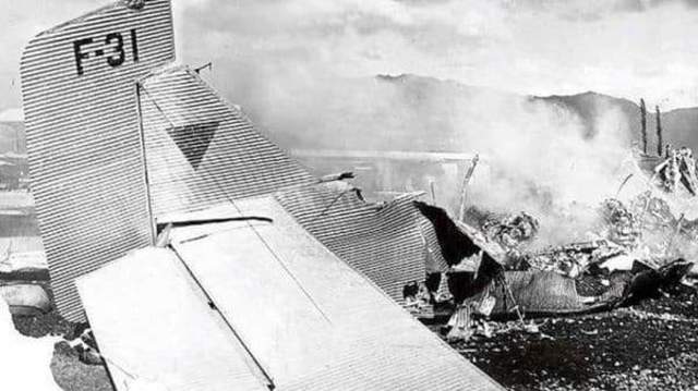 Colombia: Se inauguró el género de radioperiodismo por la noticia del accidente y muerte de Carlos Gardel.