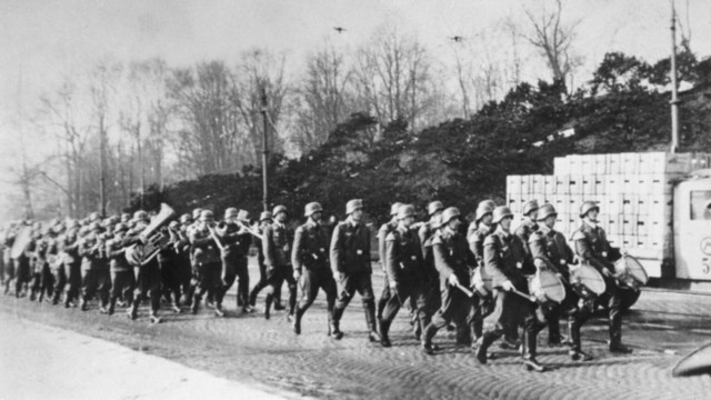 Tyskland angriper Sovjetunionen: Operasjon Barbarossa