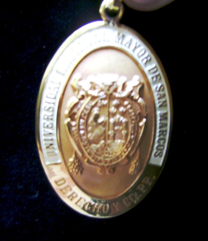 Obtuvo su bachillerato en Medicina