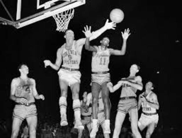 Earl Lloyd's First NBA Game (Historical)