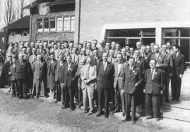 Presentación oficial de la IEA, en una reunión en Oxford (Inglaterra).