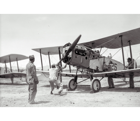 Fundación de la Escuela de Aeronáutica.