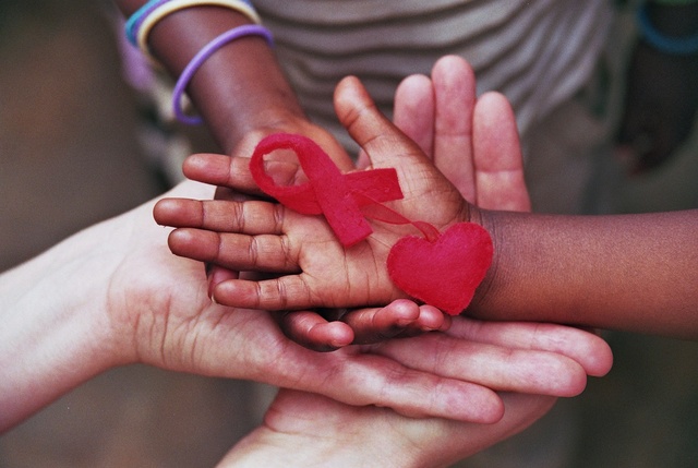 discriminación en las escuelas a menores portadores de VIH o que padezcan SIDA.