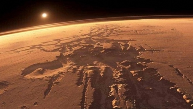 Hallan agua en Marte