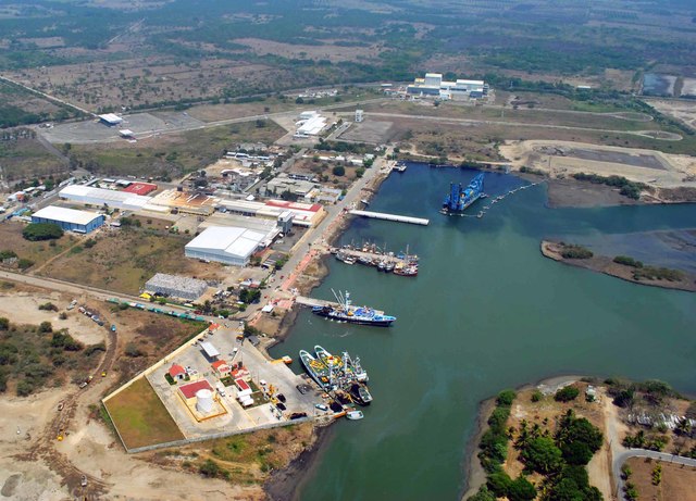 Construcción de la red de carreteras y aeropuertos