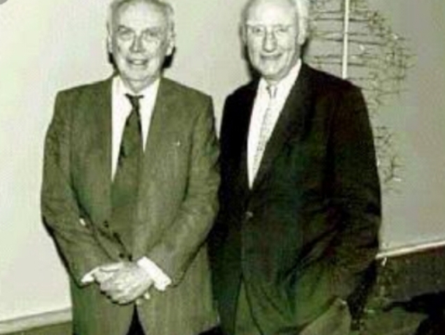 James Dewey Watson (biólogo estadounidense) y Francis Crick (bioquímico inglés)