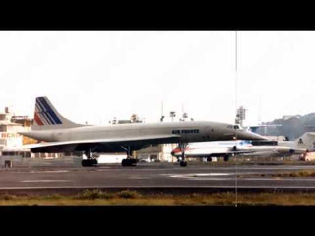 Primer aterrizaje en México del avión supersónico "Concorde".