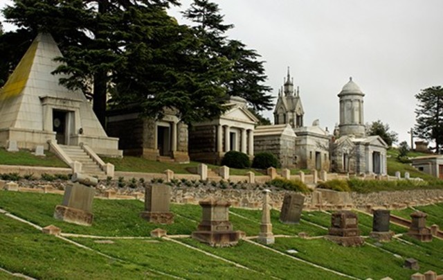 Oakland Cemetery opened
