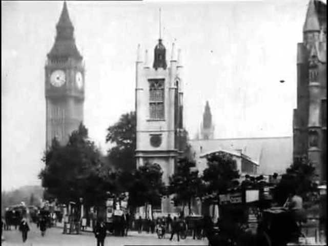 Comienza estudios de derecho en Londres.