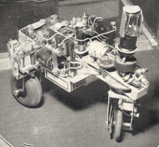 Primera generación, robot móvil : ELSIE