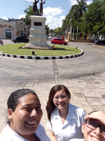 Estatua de los conquistadores de los mayas peninsulares