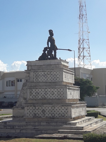 Estatua del padre del mestizaje