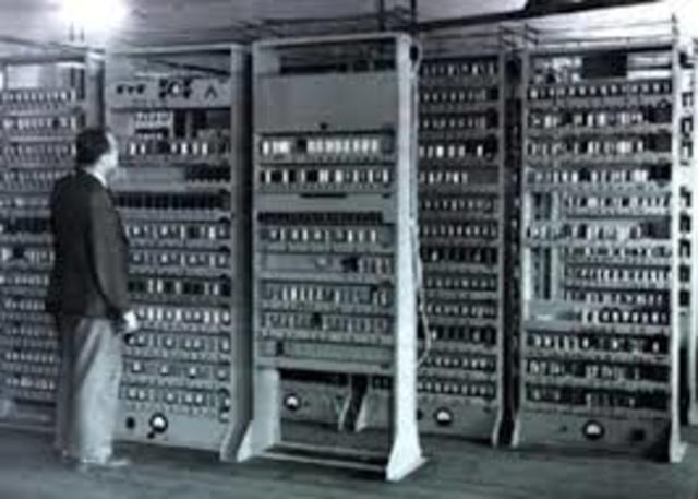 ENIAC (  John William Mauchly y John Presper Eckert)