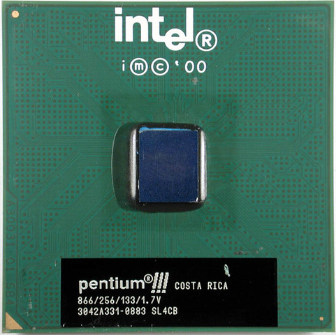 El 26 de febrero de 1999 llega el Pentium III, microprocesador de arquitectura i686.