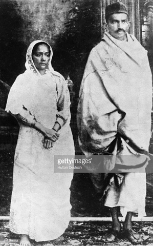 Se casa con Kasturbai Makanji