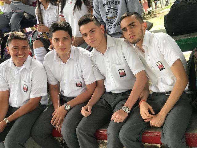 Con mis compañeros de colegio