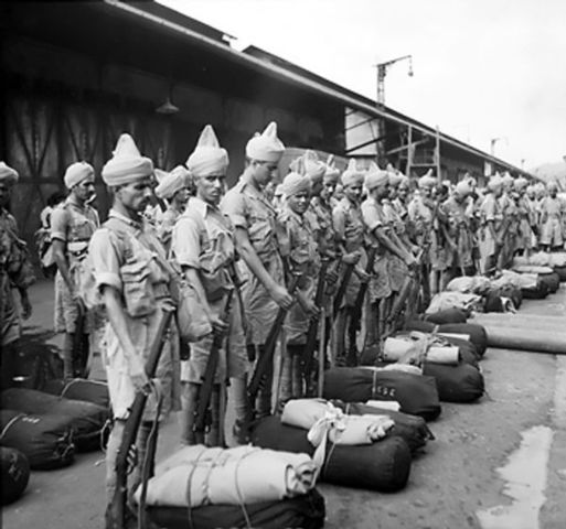 Estalla la Segunda Guerra Mundial, se opone a la intervención de la India en la guerra.