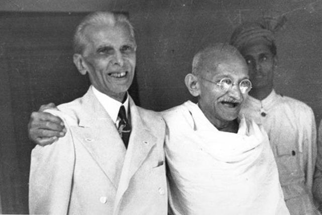 Se proclama la independencia de la India y Pakistán.