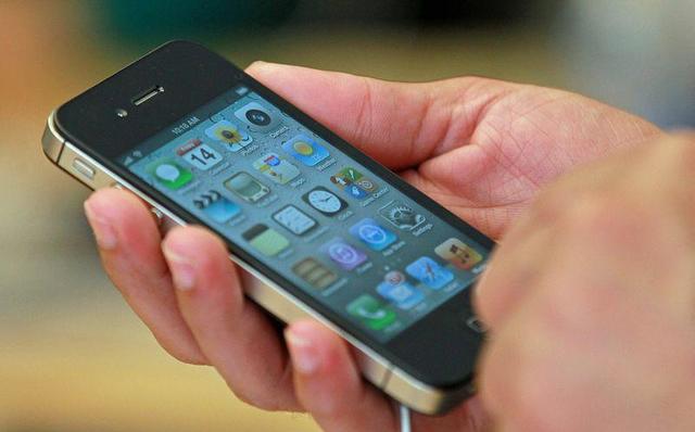 LOS TELÉFONOS CELULARES