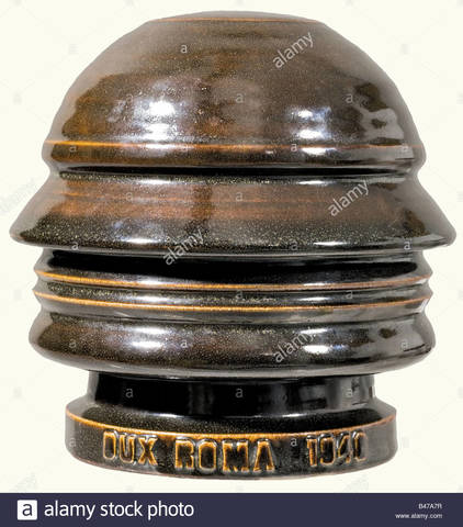 Perfil continuo de Mussolini de Renato Bertelli (Cerámica, 29,8 x 22,8 cm)