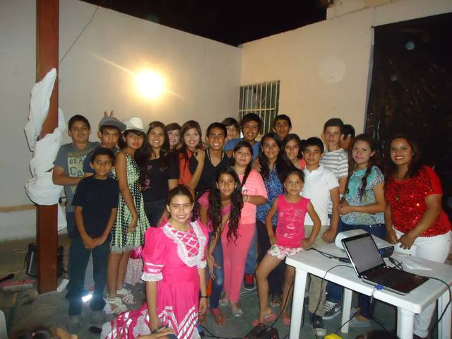 Entre a mi grupo de jóvenes "ads" amigos de Domingo Sabio.