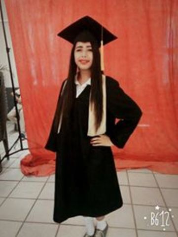 me gradué de la secundaria.