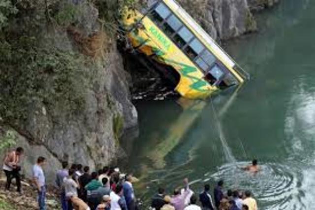 Bus crash in India