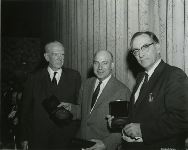 ENIAC Dr. John W. Mauchly y John Presper Eckert, Jr