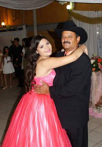 mi papá y yo en mi xv